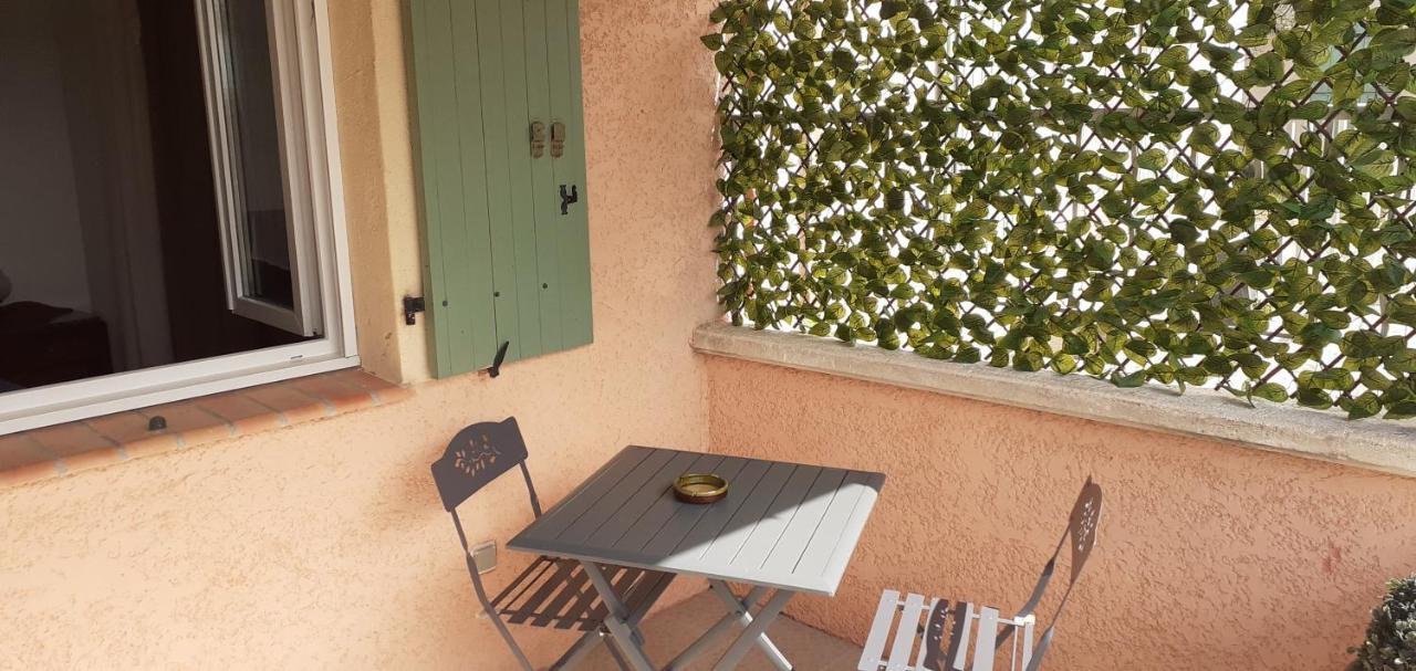 Maisonnette Au Pied De La Garrigue Villa Bernis Exterior foto